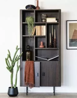 Sormipaneeli Hyllykaappi Remi Ruskea 95732 -Default Template 4 ruskea sormipaneeli avohylly kaapilla